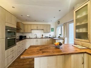 Kitchen- click for photo gallery